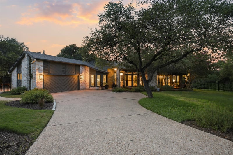 Virtual tour of 208 Phlox Dr