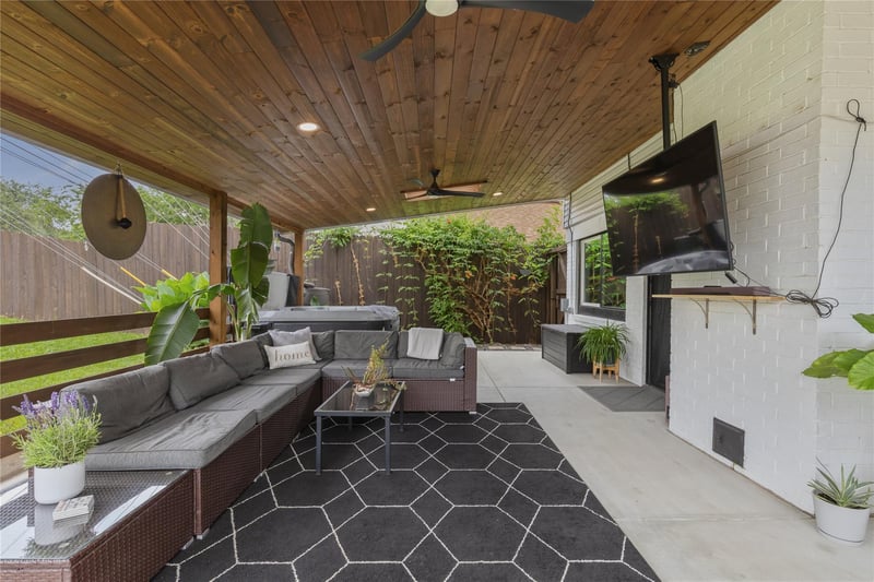 Virtual tour of 208 Skyloop DR