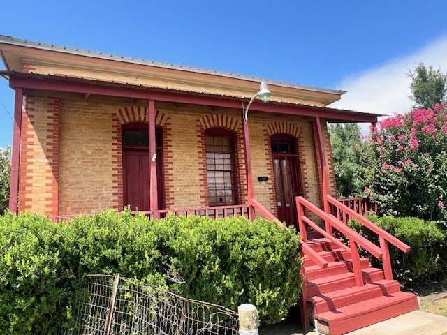 Virtual tour of 208 SW Texas ST