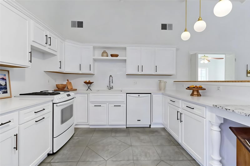 Virtual tour of 2084 Upper Elgin River Rd