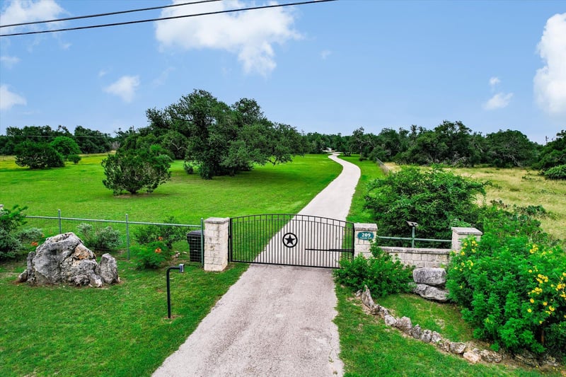 Virtual tour of 209 Cascade TRL