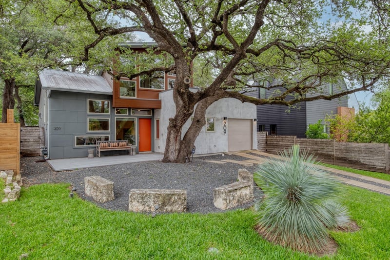 Virtual tour of 209 El Paso ST