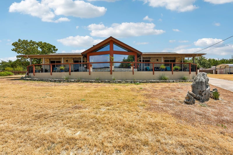 Virtual tour of 20923 Oak Dale DR