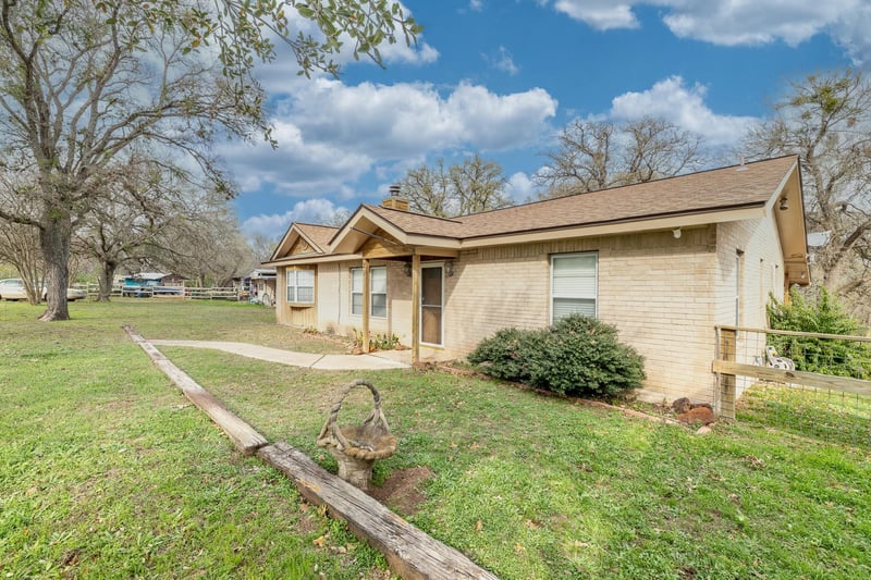 Virtual tour of 21 N Cr 235
