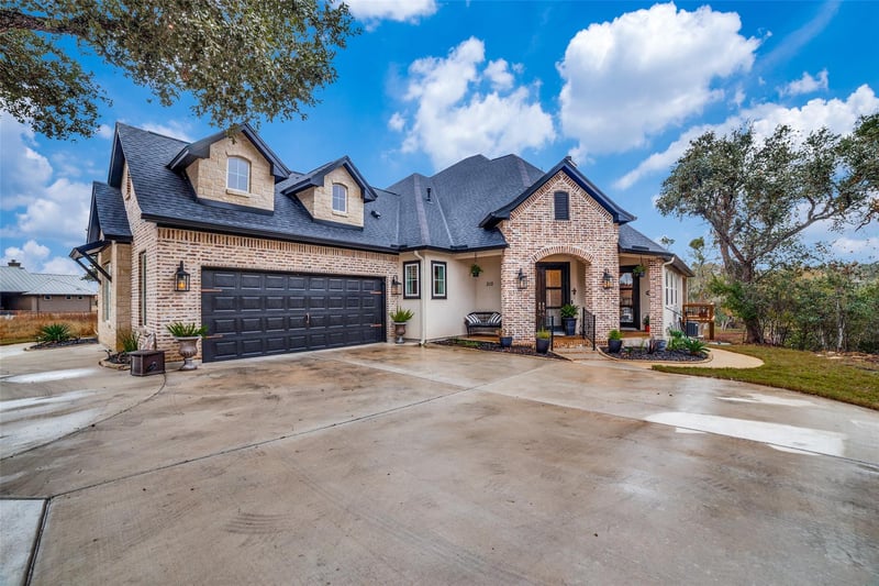 Virtual tour of 210 Jeff Vaughn