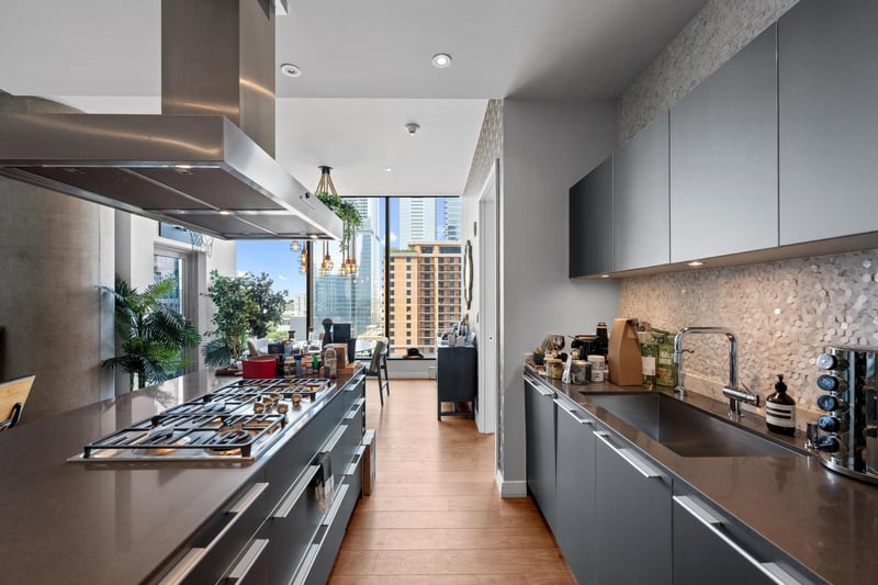 Virtual tour of 210 Lavaca ST Unit #1911