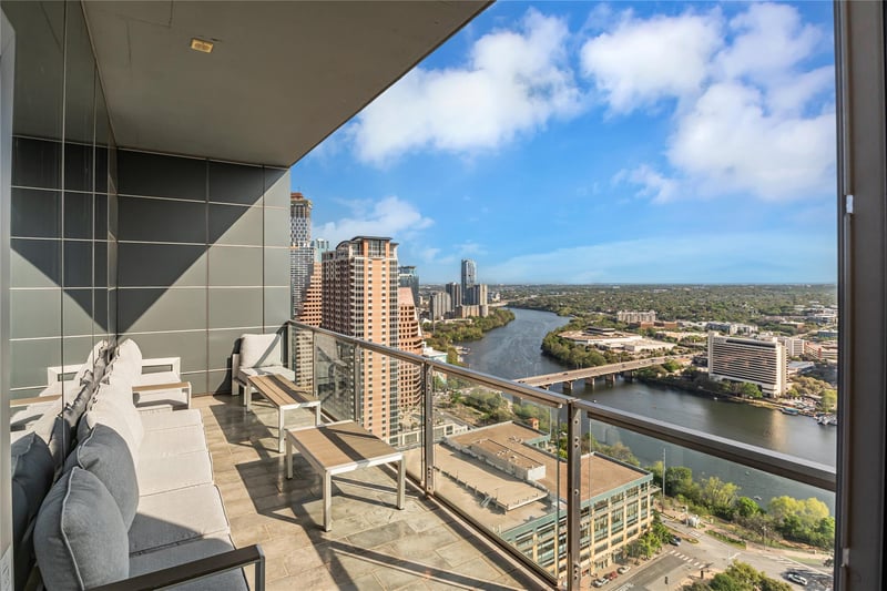 Virtual tour of 210 Lavaca ST Unit #2903