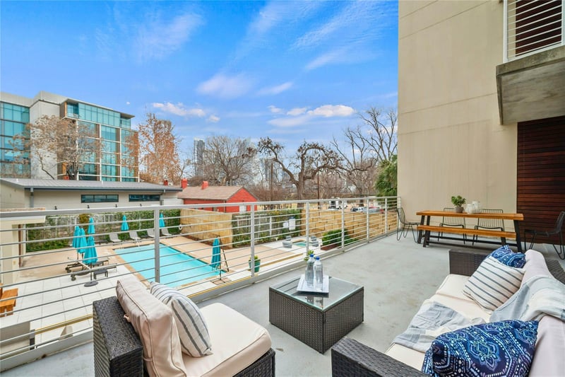 Virtual tour of 210 Lee Barton DR Unit #205