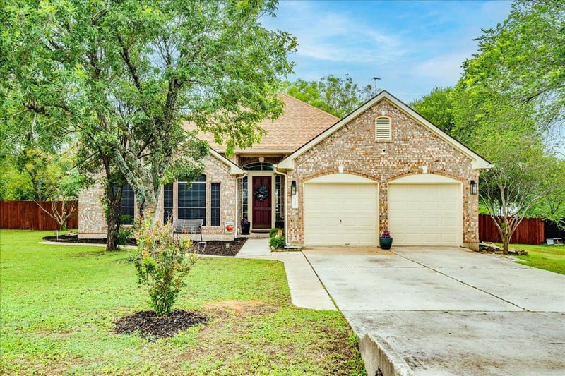 Virtual tour of 210 Meadow Woods DR