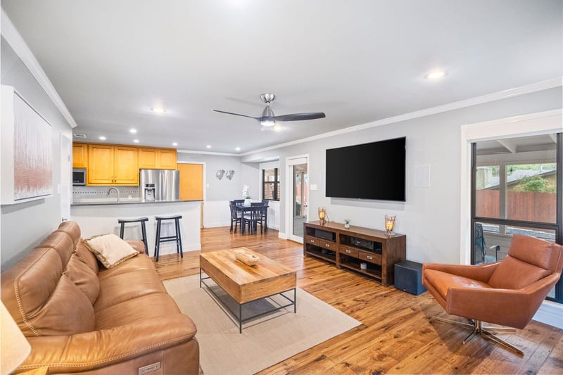 Virtual tour of 2100 Four Oaks LN