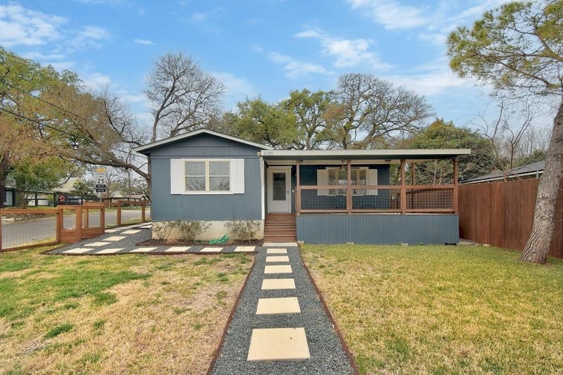Virtual tour of 2100 W 10th ST