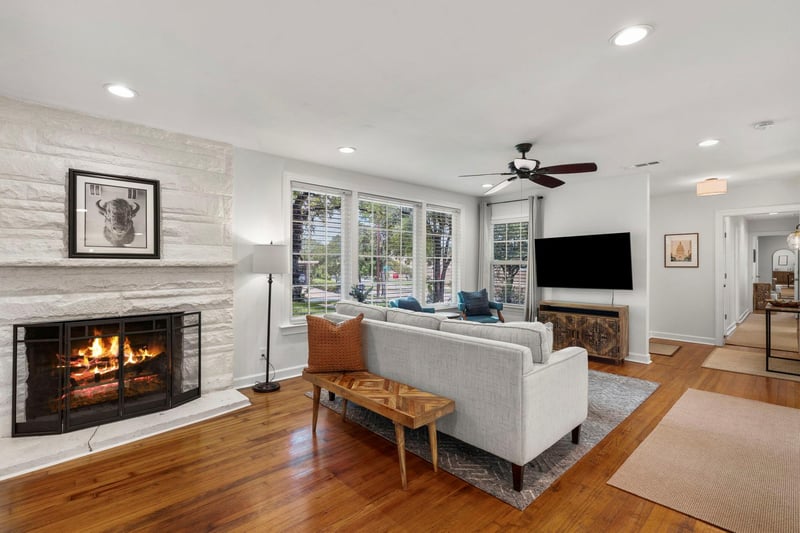 Virtual tour of 2101 W 11th ST