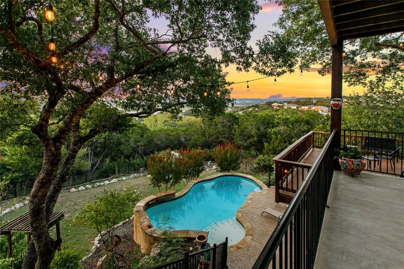 Virtual tour of 21010 N Ridge ST