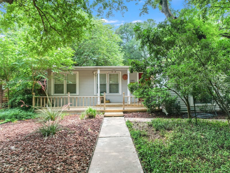 Virtual tour of 2103 Tower Dr