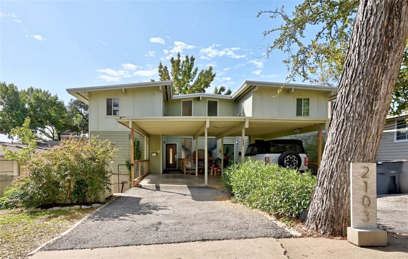 Virtual tour of 2103 W 12th ST Unit #A