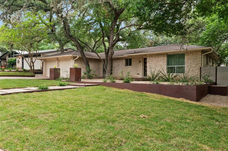 Virtual tour of 2104 Farnswood CIR