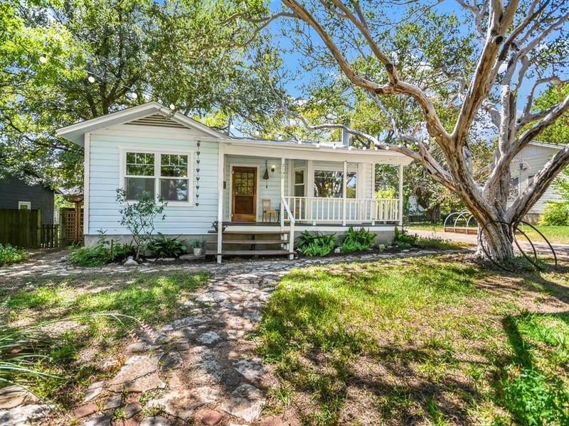 Virtual tour of 2105 Rabb Glen ST