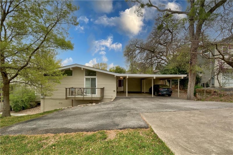 Virtual tour of 2105 W 12th ST