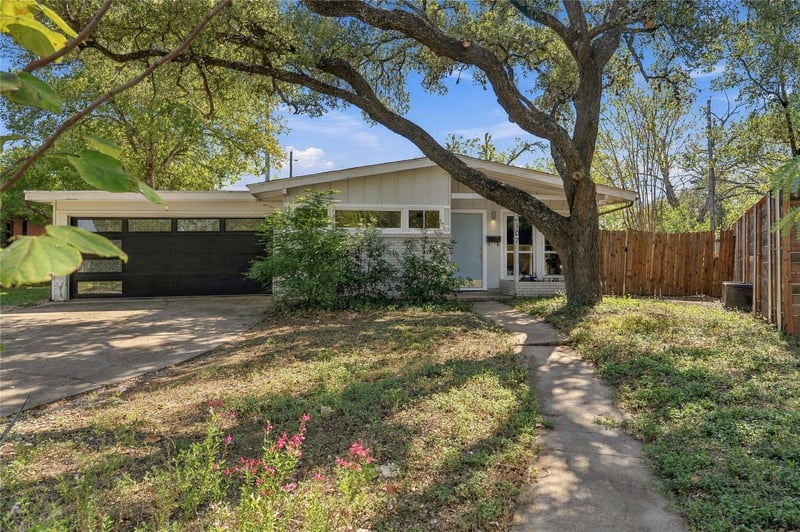 Virtual tour of 2107 Benwick Cir