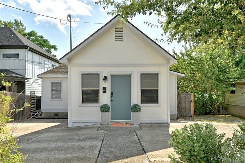 Virtual tour of 2107 Chicon St