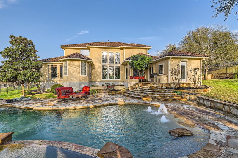 Virtual tour of 2107 Demona DR
