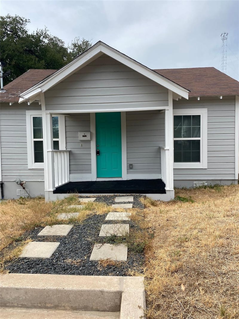 Virtual tour of 2108 E 12th St