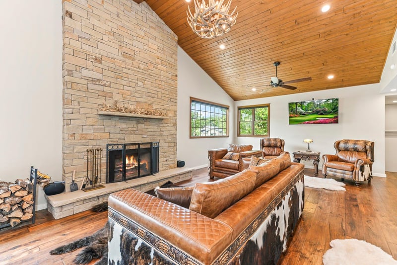 Virtual tour of 2108 Quiet Stables CIR