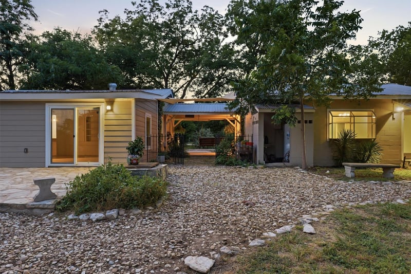 Virtual tour of 2108 River RD