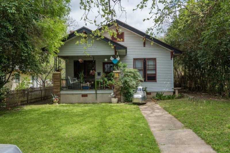 Virtual tour of 2109 Eva St
