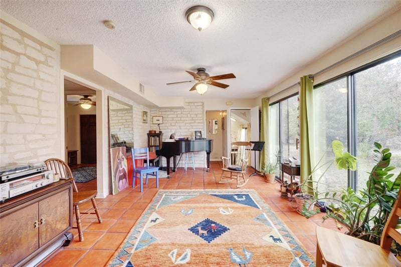 Virtual tour of 2109 Saratoga Dr