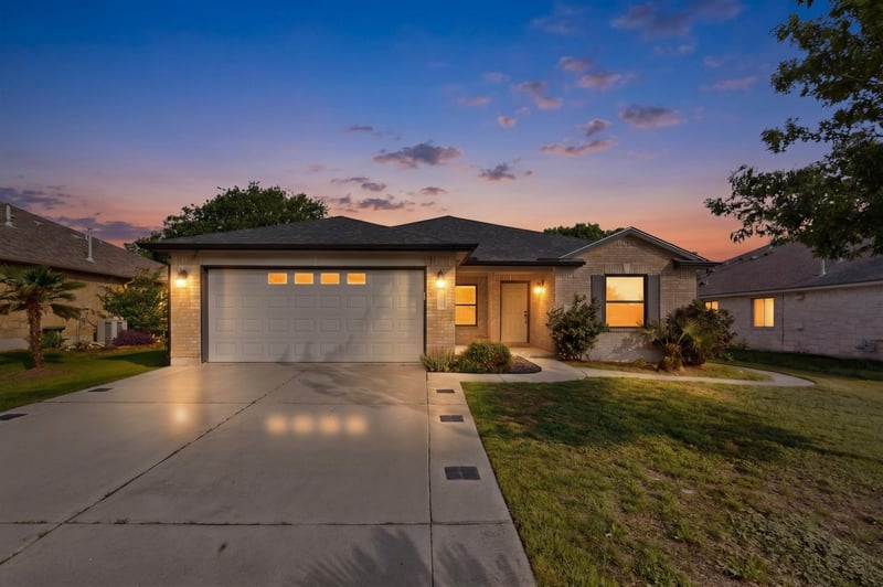 Virtual tour of 211 Silverado DR