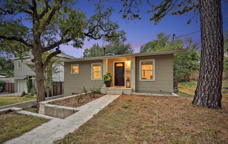 Virtual tour of 2111 W 12th St