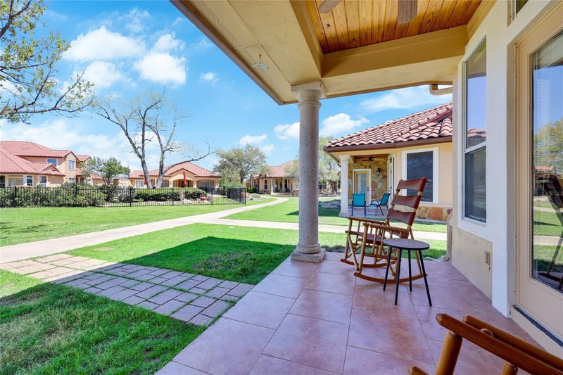 Virtual tour of 21118 Highland Lake DR Unit #2