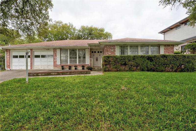 Virtual tour of 2112 Paramount Ave