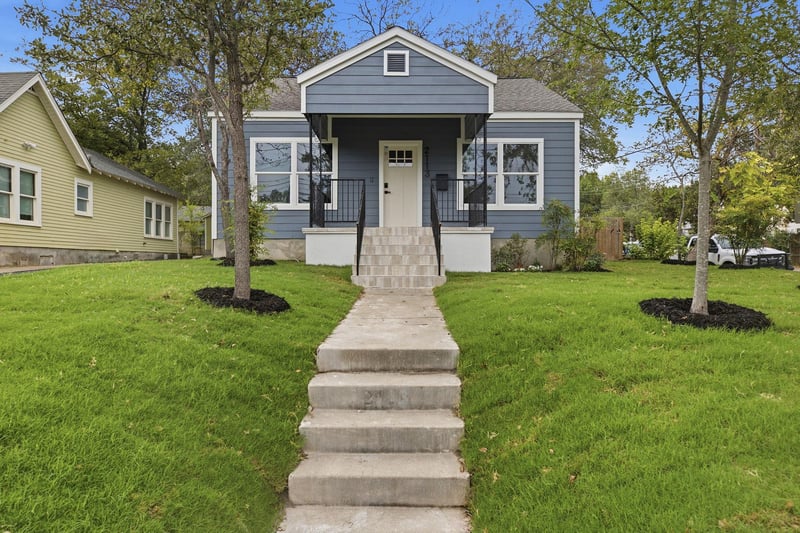 Virtual tour of 2113 Wilson St
