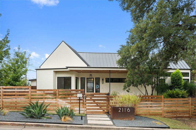 Virtual tour of 2116 Kenwood Ave