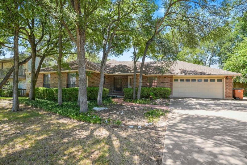 Virtual tour of 2116 Wychwood DR