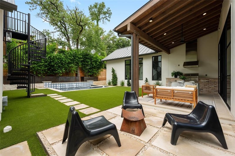 Virtual tour of 2117 W 12th ST