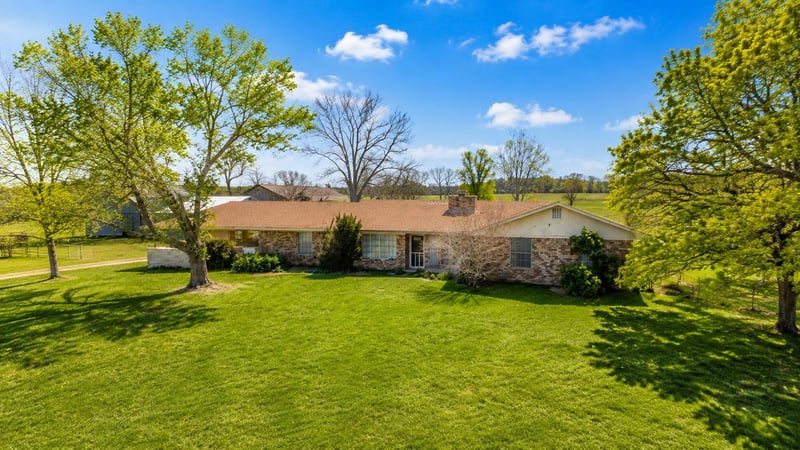 Virtual tour of 212 Halstedt RD