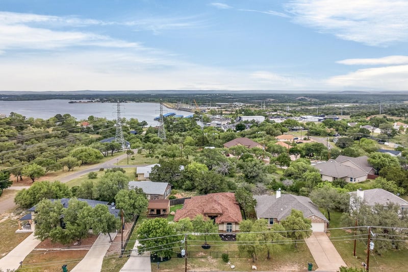 Virtual tour of 212 Knights Row Row