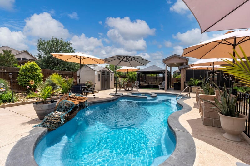 Virtual tour of 212 Parkrose Dr