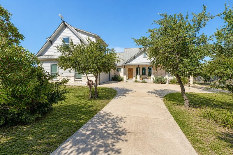 Virtual tour of 2121 Martin Rd