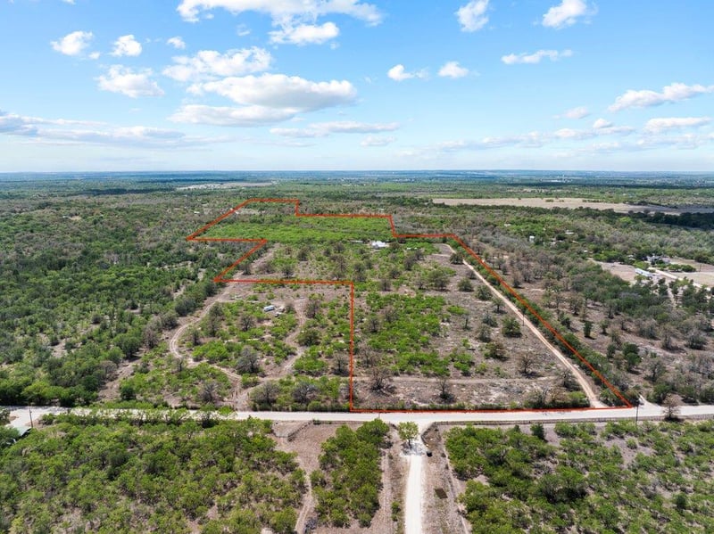 Virtual tour of 2124 Bugtussle Ln