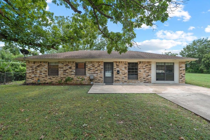 Virtual tour of 213 Atascosa ST