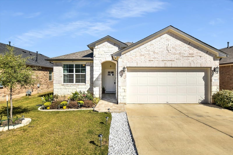 Virtual tour of 213 Brooklyn DR
