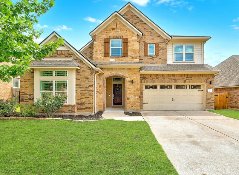 Virtual tour of 213 Southern Cross DR