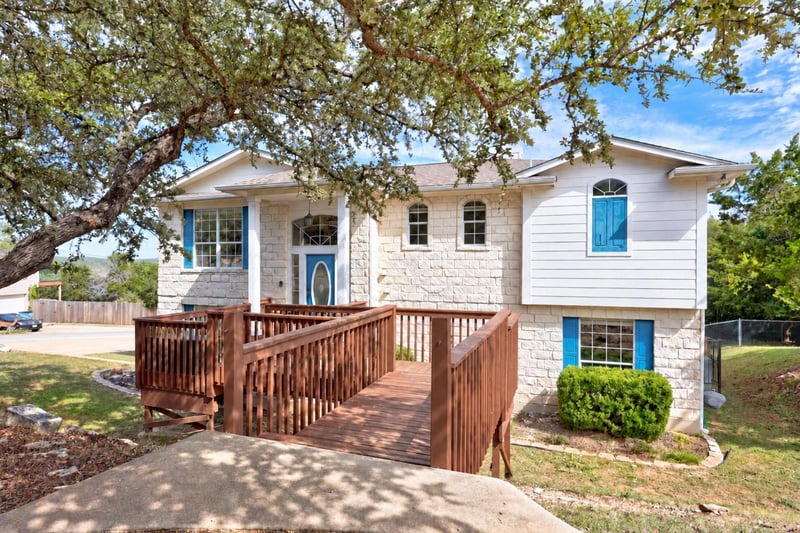 Virtual tour of 21338 Mount View Dr