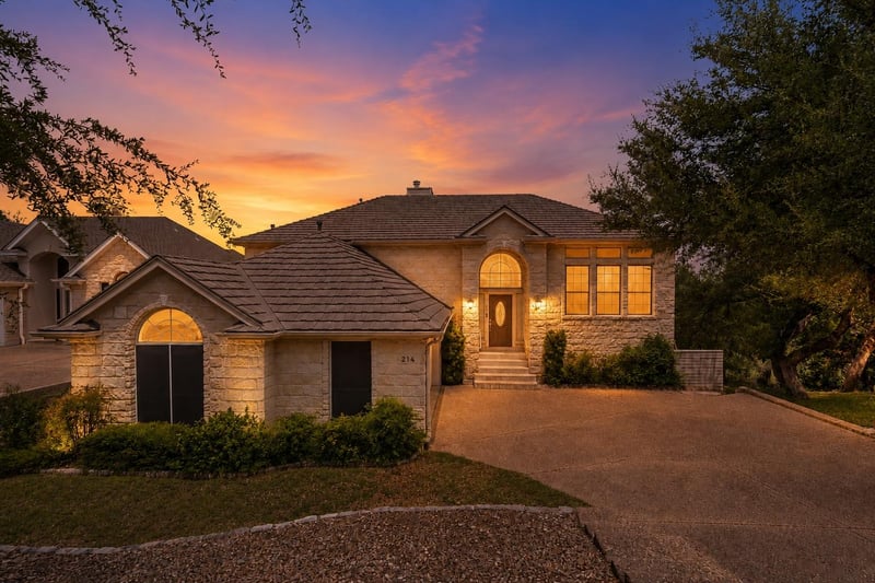 Virtual tour of 214 Golf Crest LN