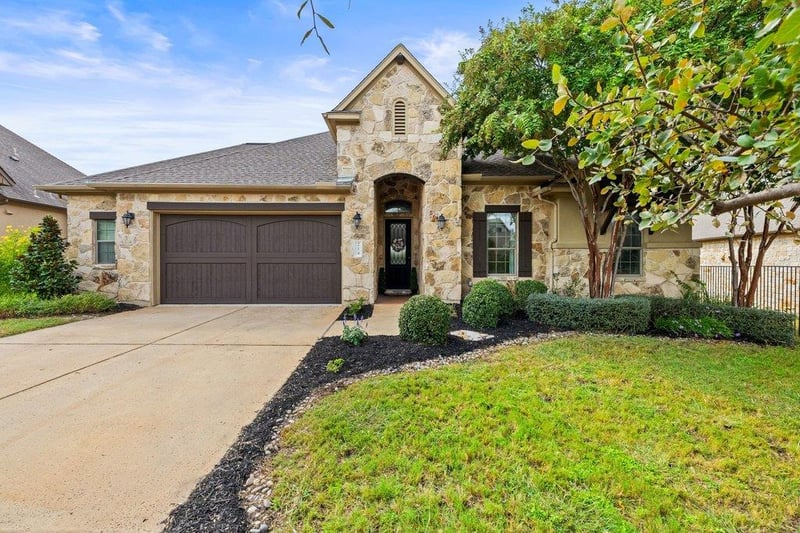 Virtual tour of 214 Tavish Trl