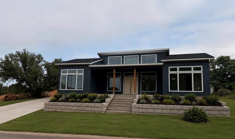 Virtual tour of 214 W Bluebriar DR